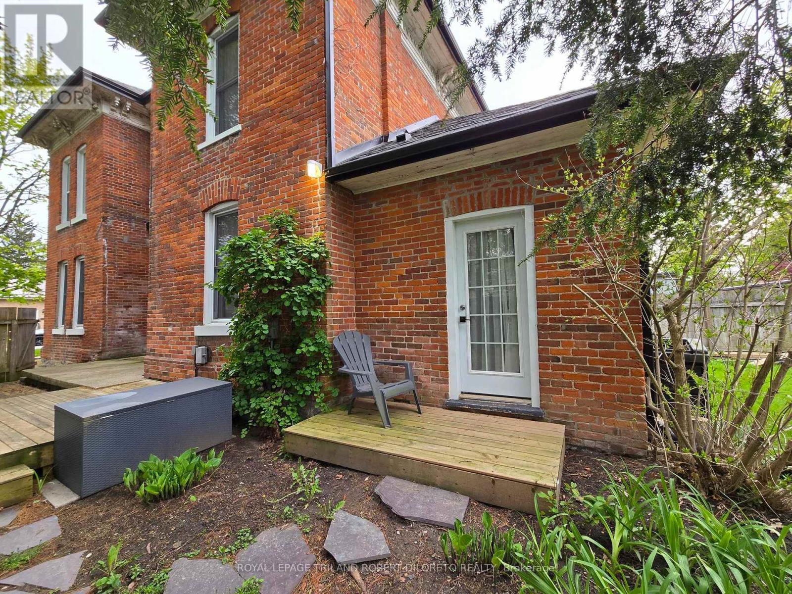 11 MAPLE STREET W - 23