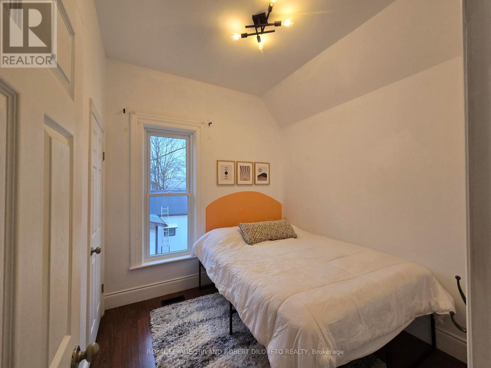 11 MAPLE STREET W - 20