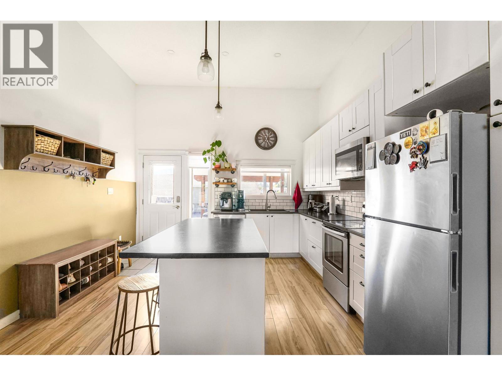 #2 20 CLIFFORD STREET - Image 4