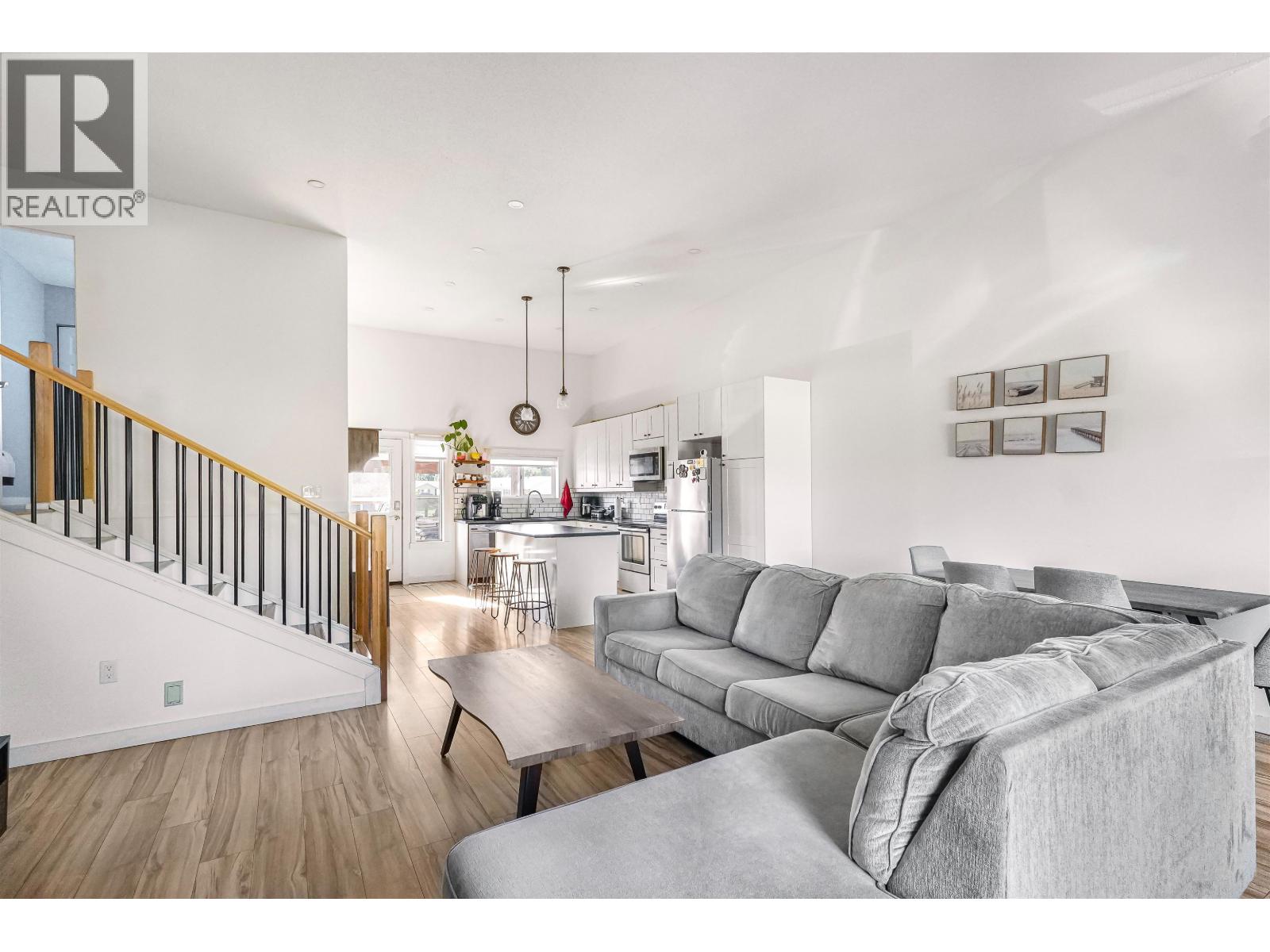 #2 20 CLIFFORD STREET - Image 6