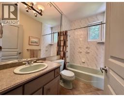11677 Sunshine Coast Highway, Madeira Park, BC V0N2H1 Photo 10