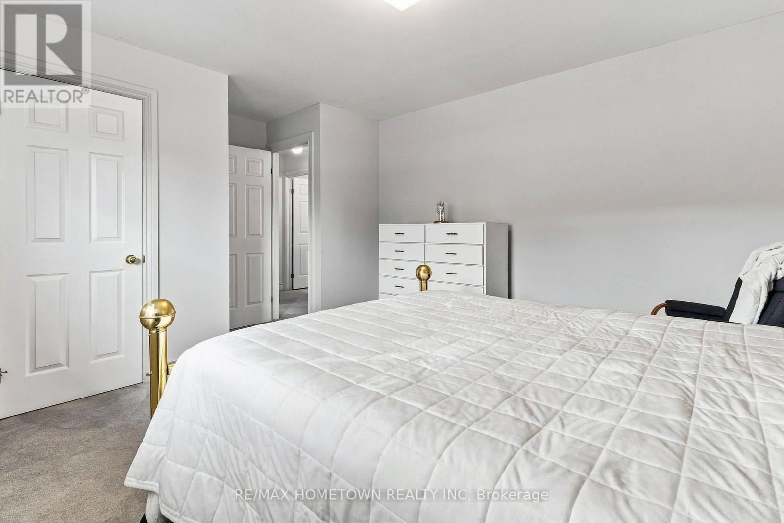 996 MASSIE DRIVE - 21