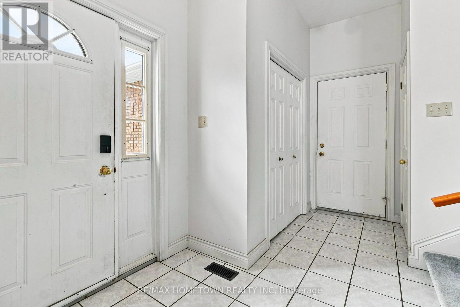 996 MASSIE DRIVE - Image 4
