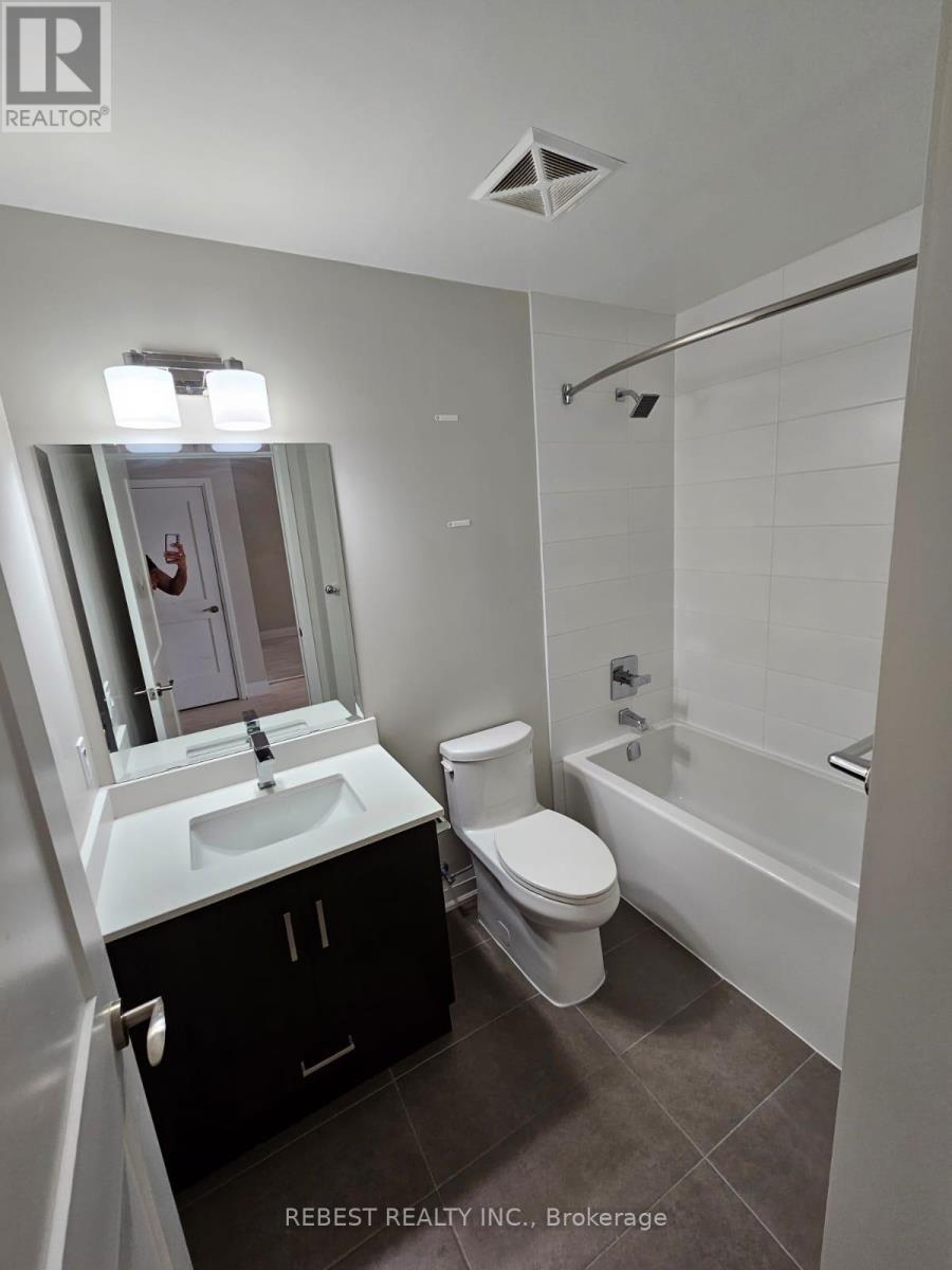 #1603 15 LYNCH STREET - 18