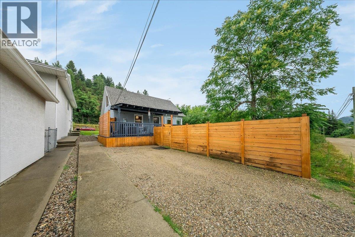 2250 Eighth Avenue - 28