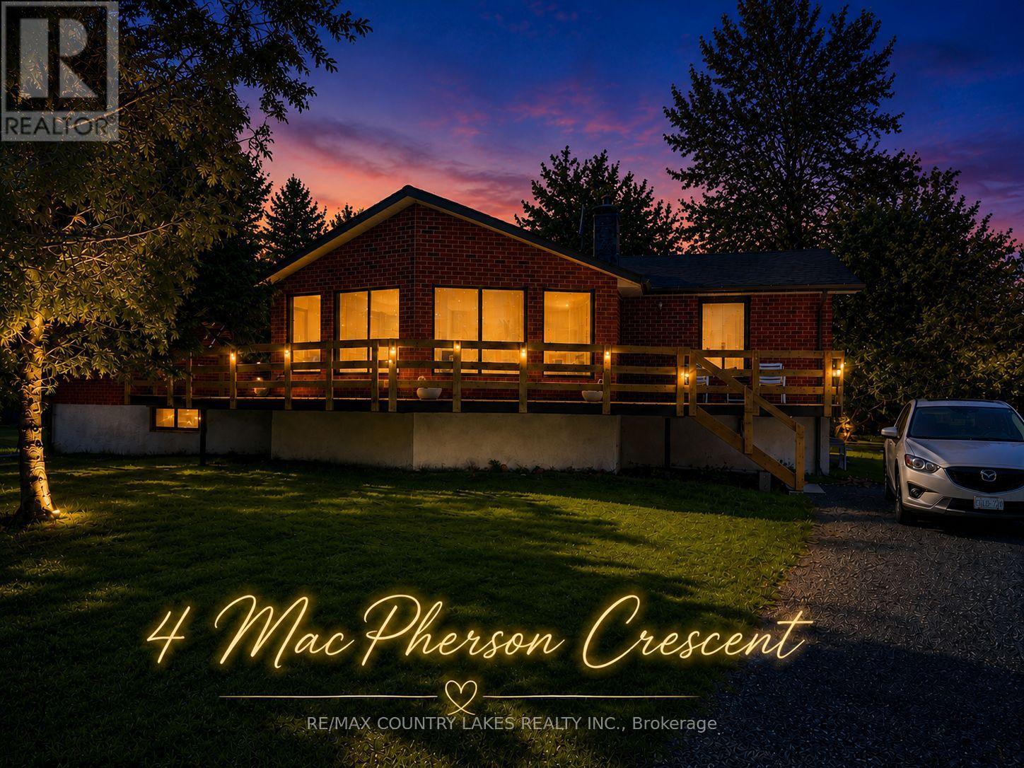 4 MACPHERSON CRESCENT - 1