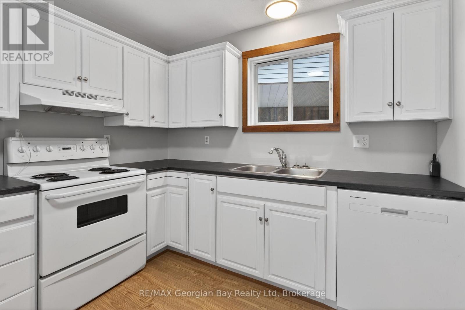 90 FARLAIN LAKE ROAD W - 5