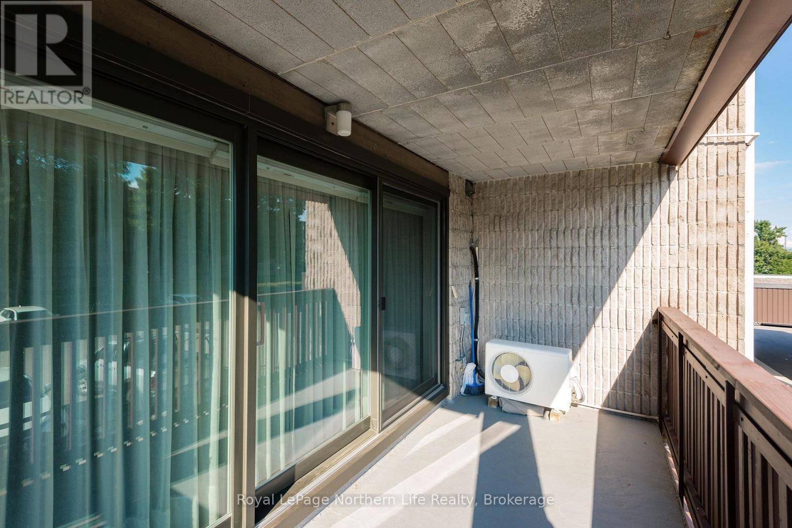 #302 161 LINDSAY STREET - Image 32