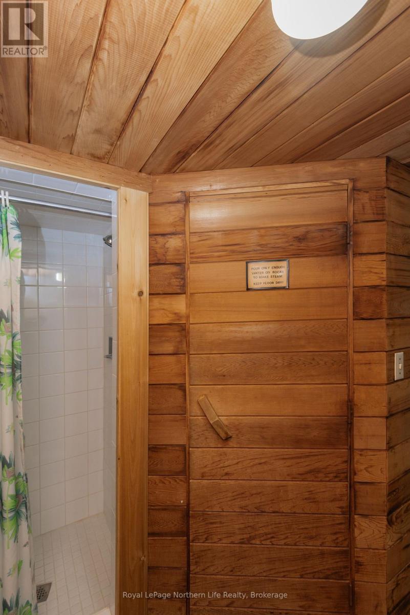 #302 161 LINDSAY STREET - Image 38
