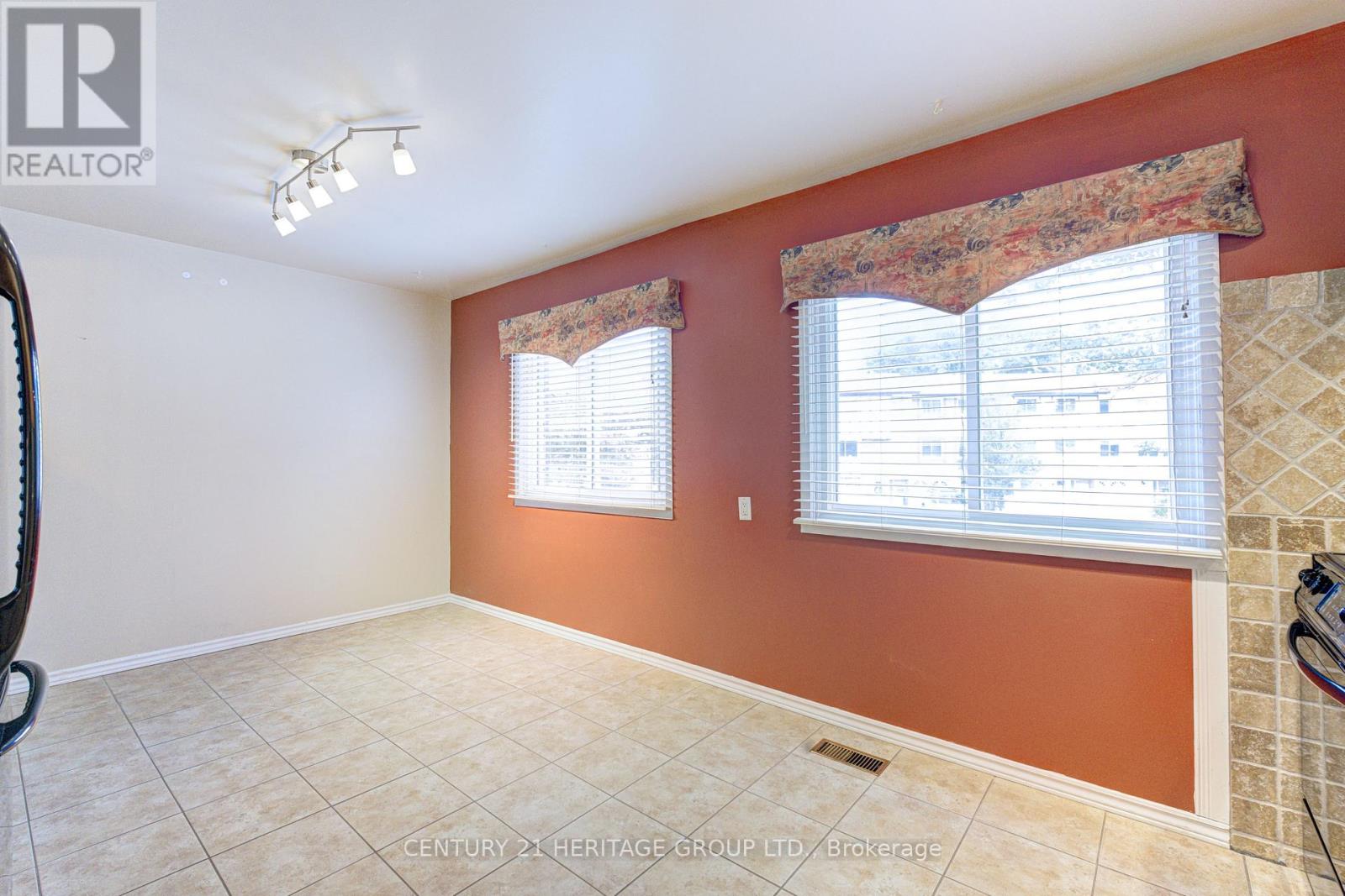 #73 145 RICE AVENUE - 17