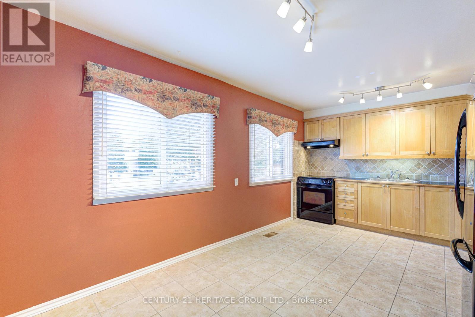 #73 145 RICE AVENUE - 13
