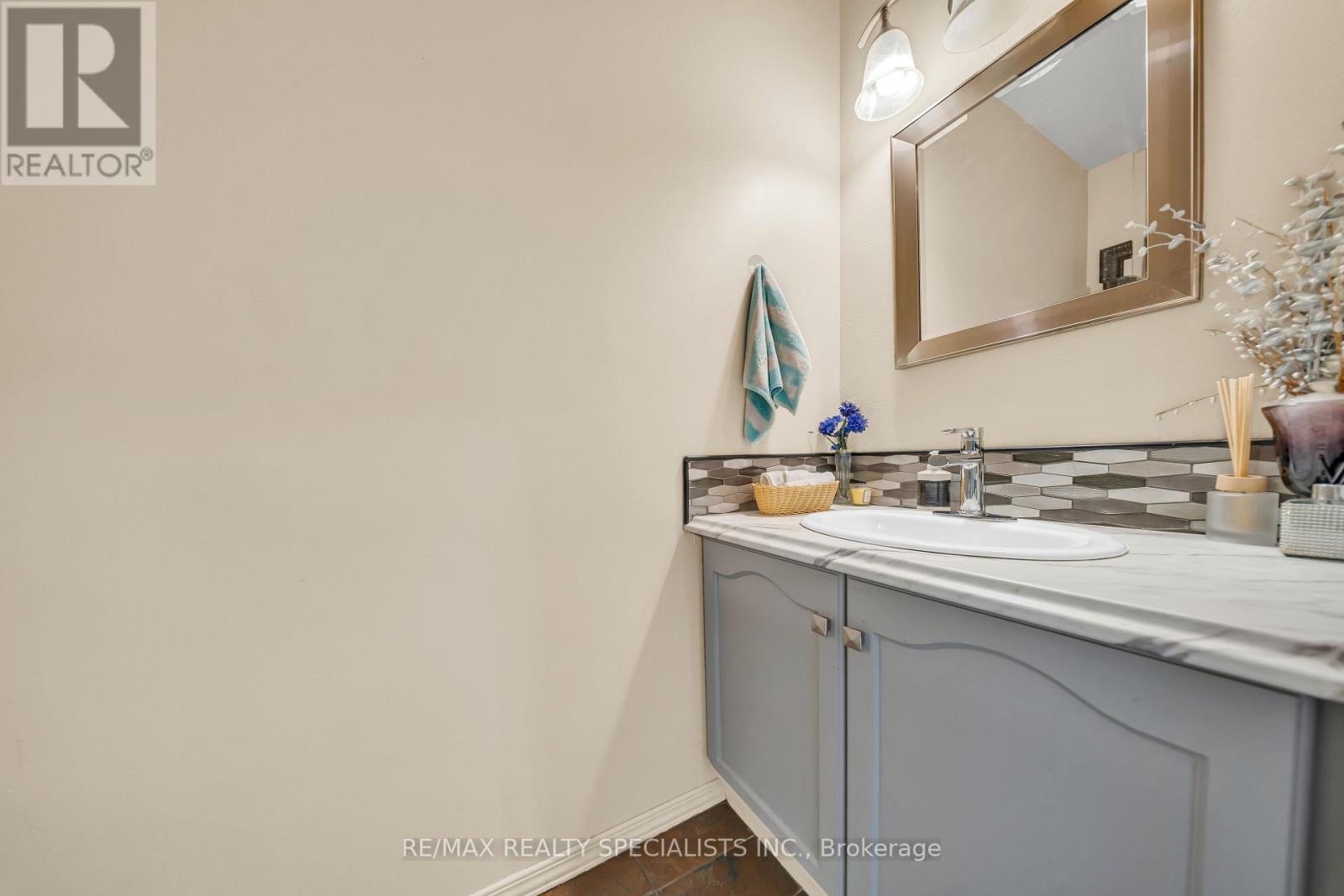 17 BUCKTHORN CRESCENT W - Image 17