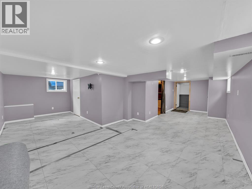 2318 CHANDLER - Image 37