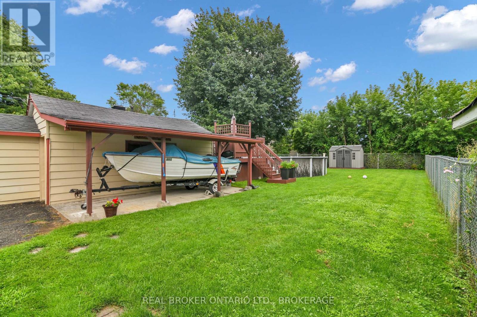 214 FOURTH STREET W - Image 31