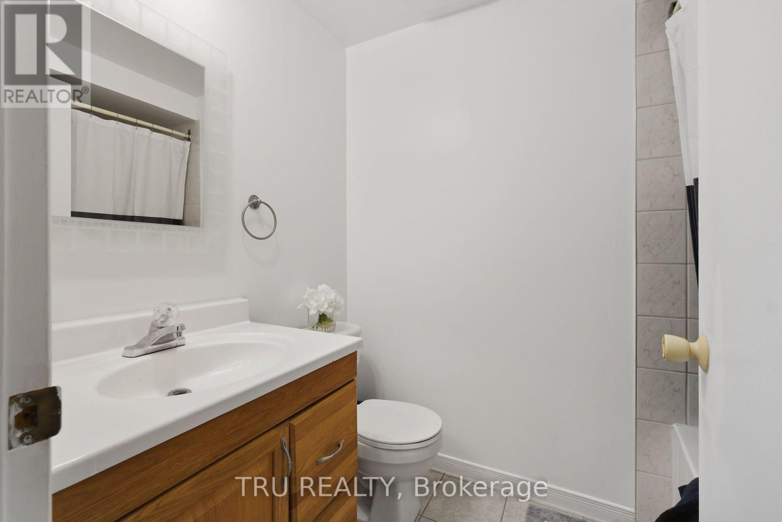 3 Bed, 3 Bath House for Sale in Ottawa – 1999 FALKIRK CRESCENT, Ottawa – MLS# X13670092 - Image 18