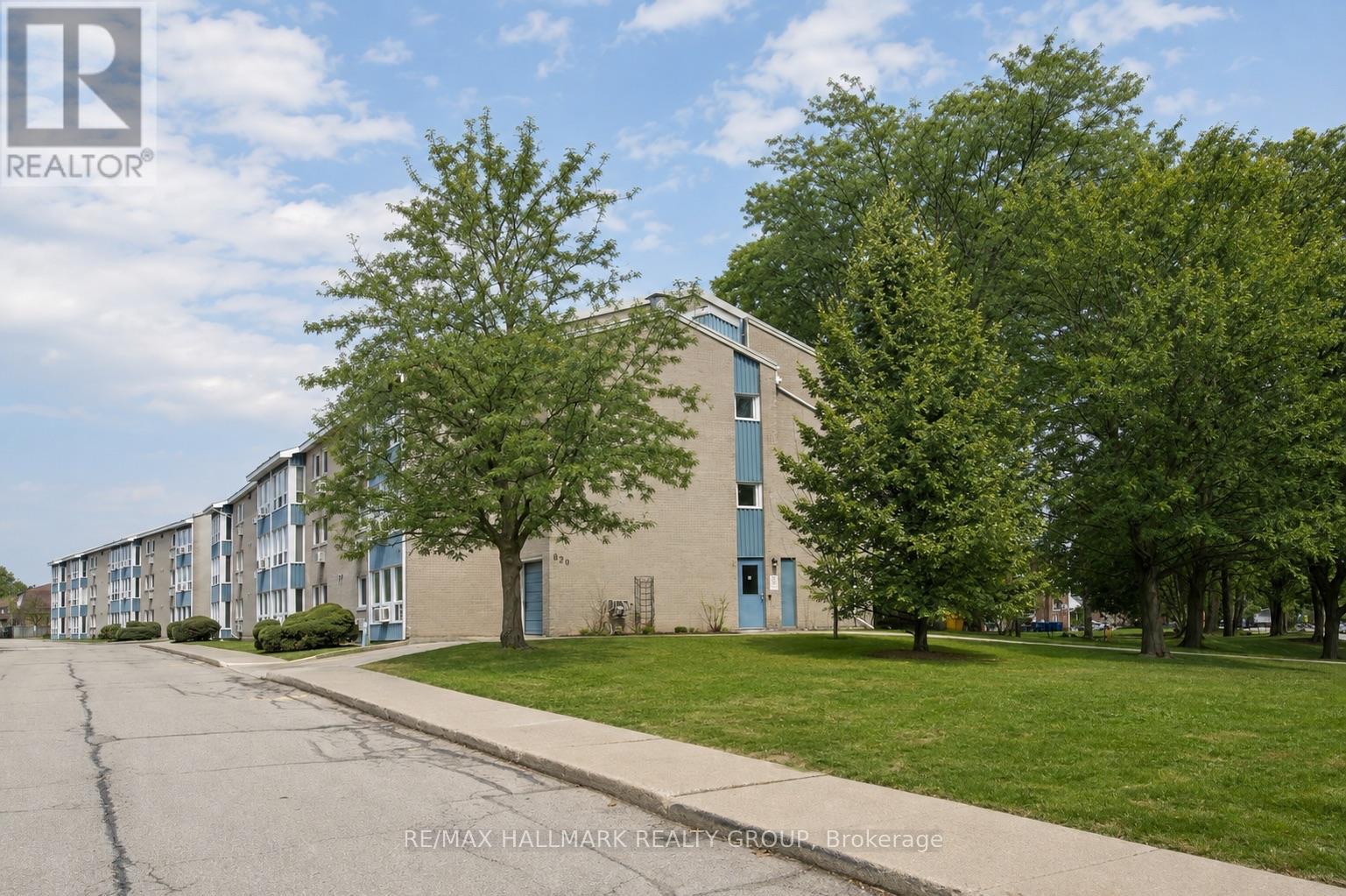 #106 820 LAURIER BOULEVARD - 2
