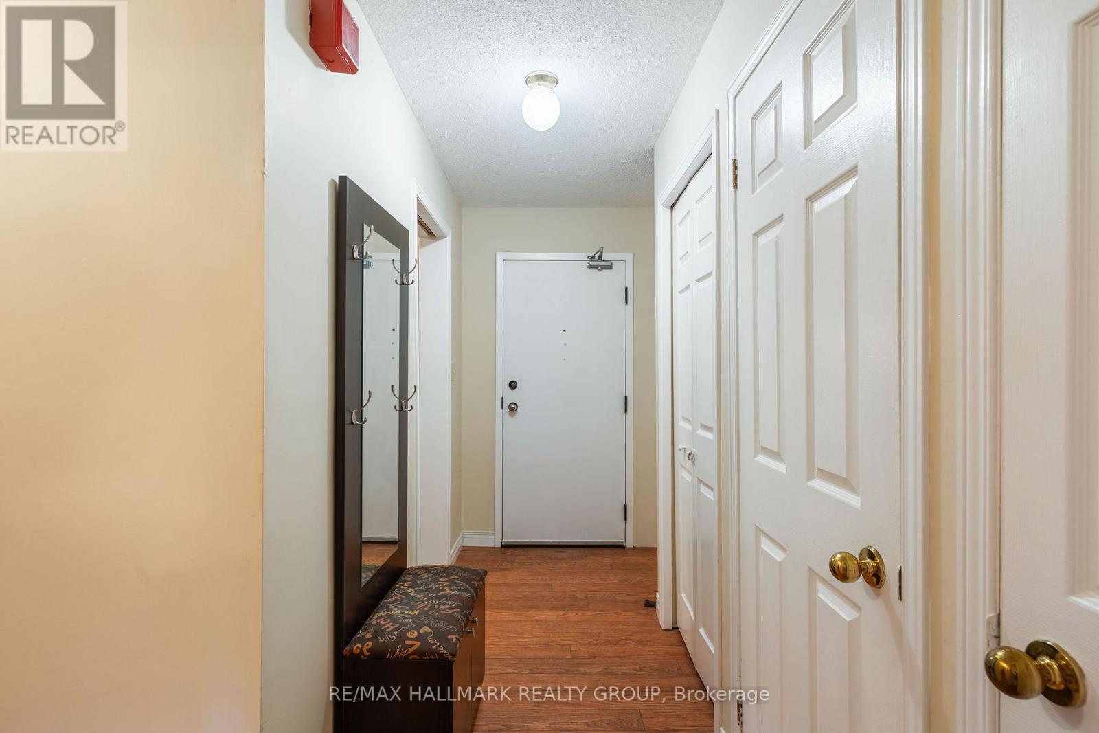 #106 820 LAURIER BOULEVARD - Image 7