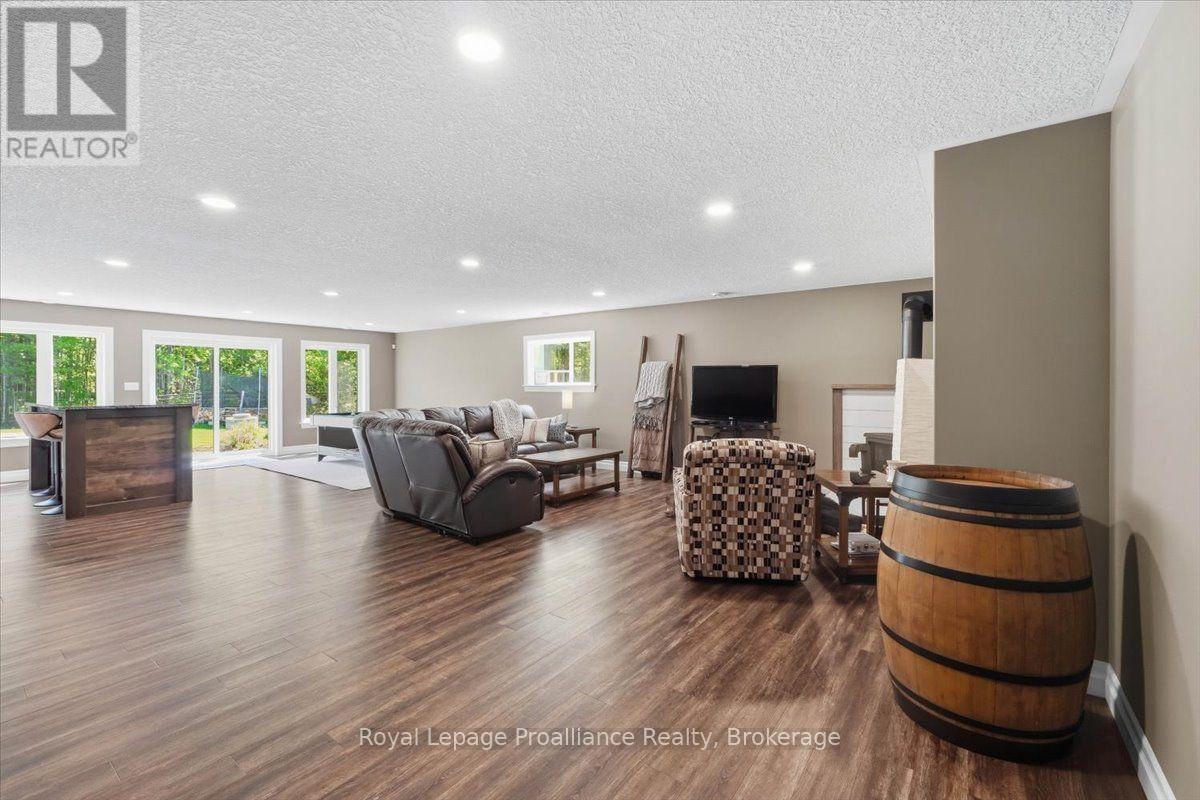 63 HIDDENVALLEY DRIVE - Image 34