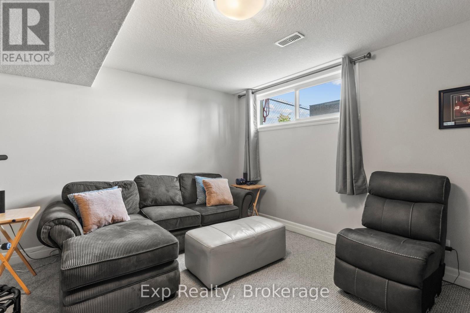 54 CORTLAND CRESCENT - Image 26