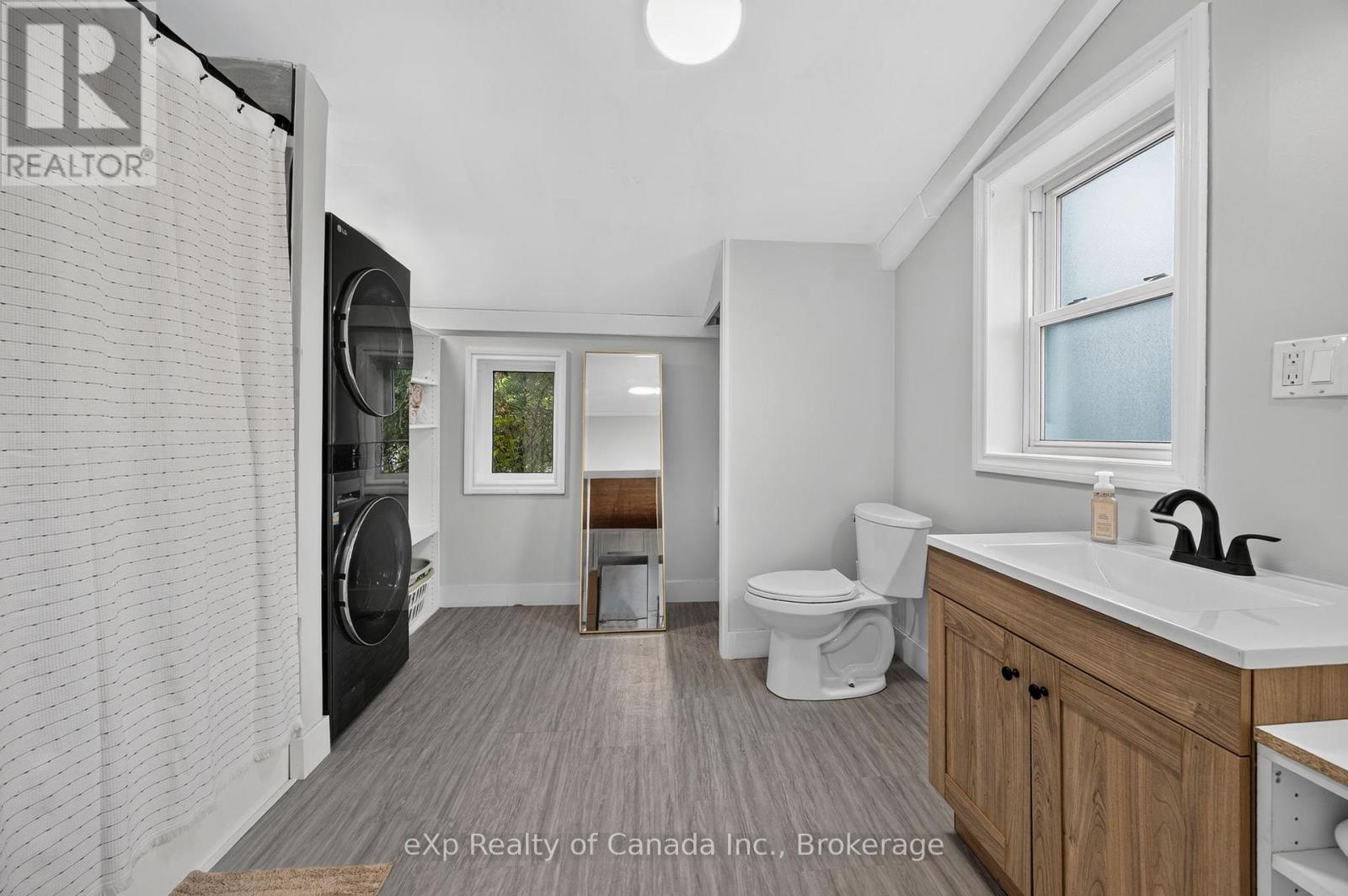 24 STOVER STREET S - Image 33