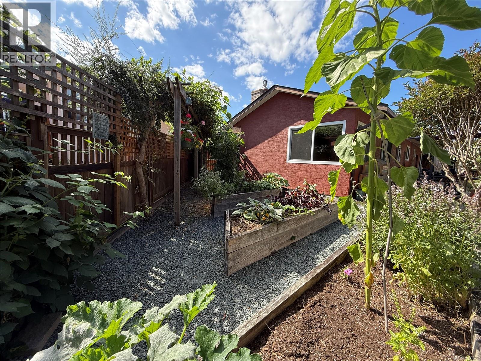 #5 3285 Ash Rd - Image 47