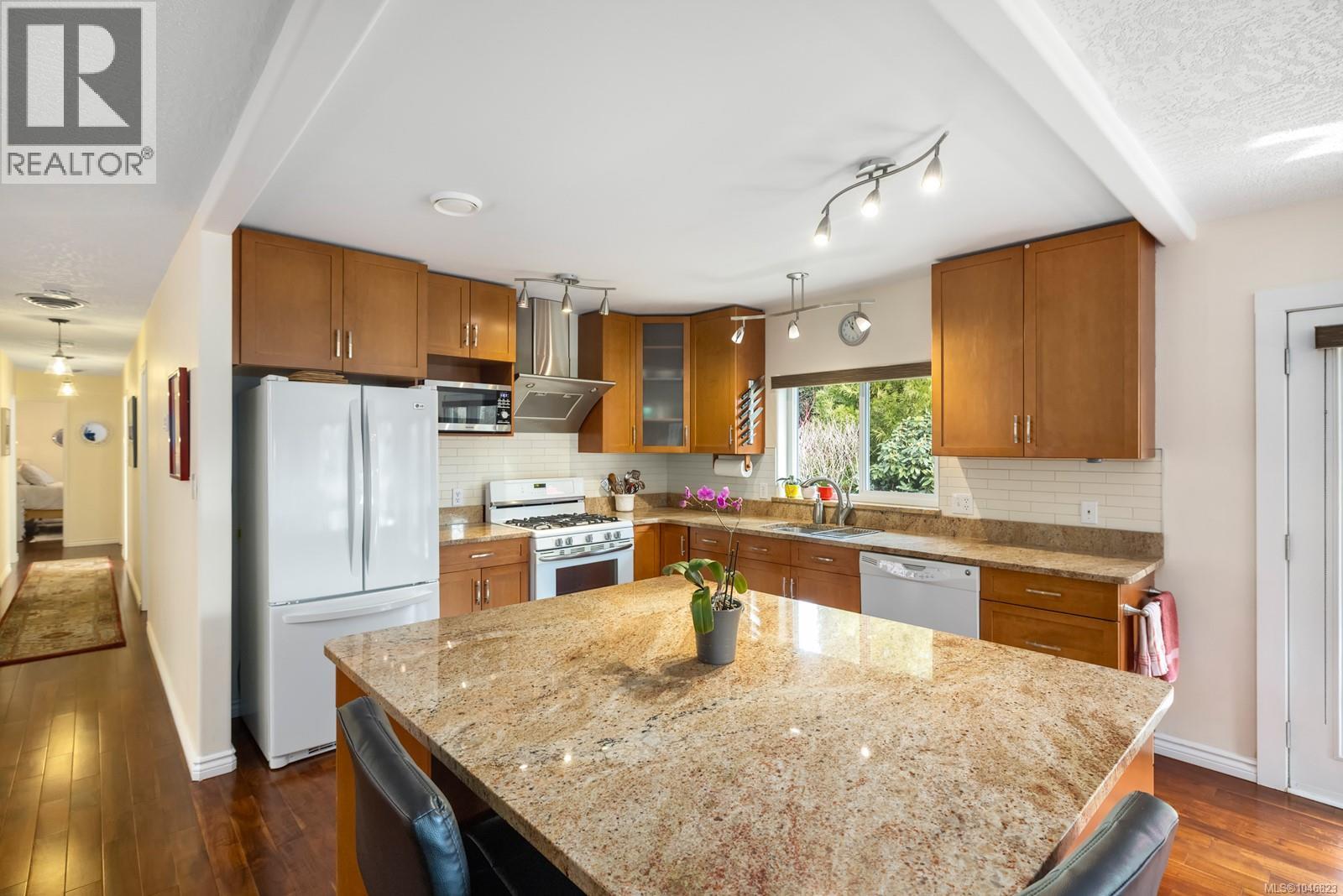#5 3285 Ash Rd - 5