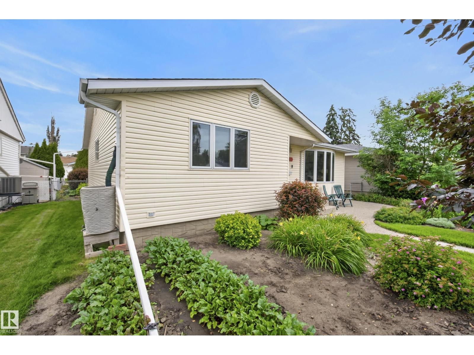 10623 67 Street NW - Photo 11