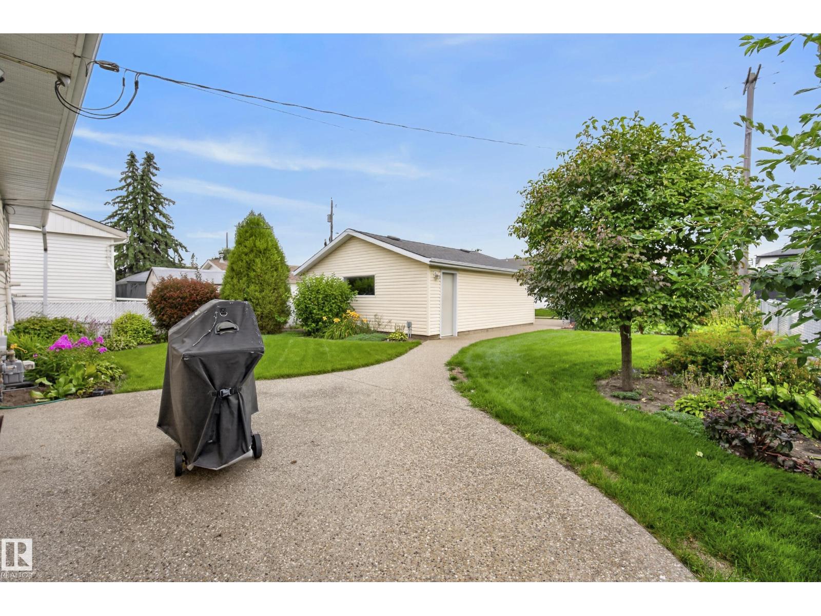 10623 67 Street NW - Photo 16
