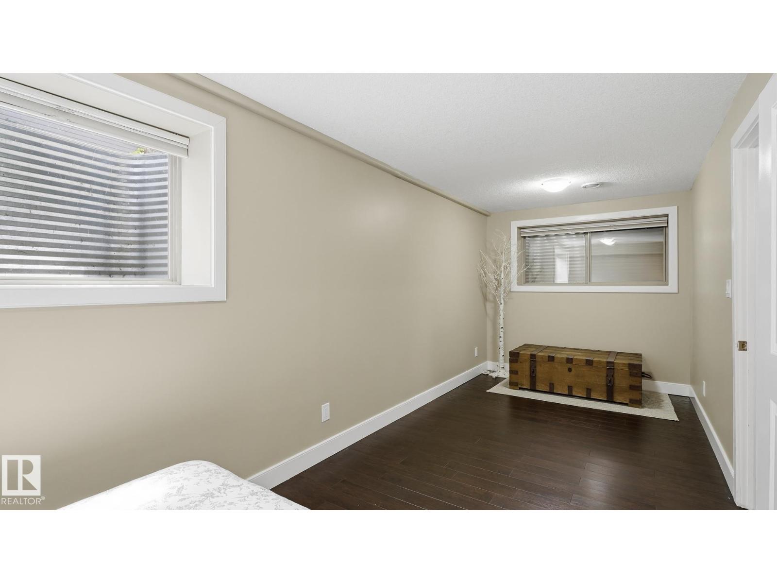 9847 92 Avenue NW - Photo 37