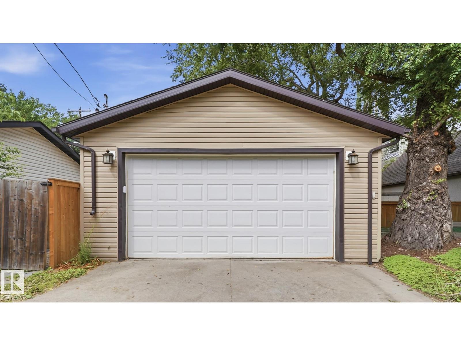 9847 92 Avenue NW - Photo 45