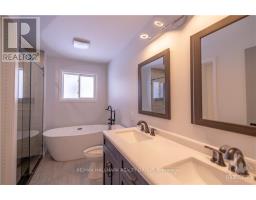 Kitchen - 759 Adams Avenue, Ottawa, ON K1G2Y1 Photo 6