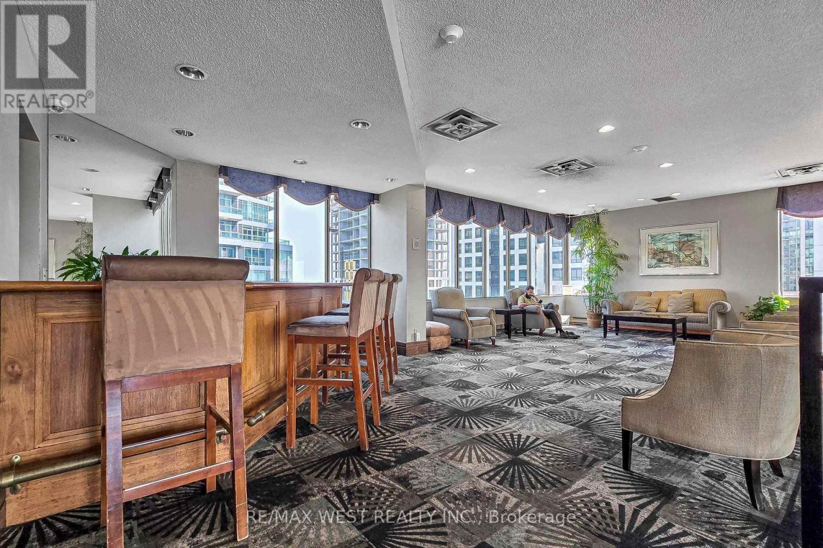 #1801 55 ELM DRIVE W - Image 33
