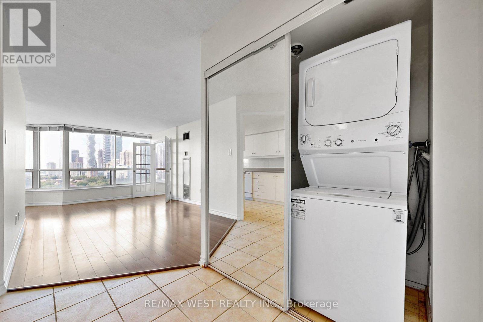 #1801 55 ELM DRIVE W - Image 27