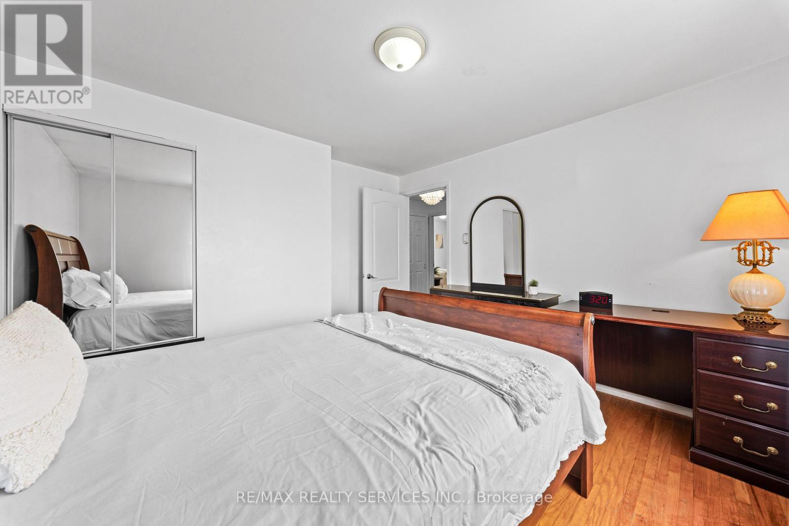 34 CATHCART CRESCENT - 32