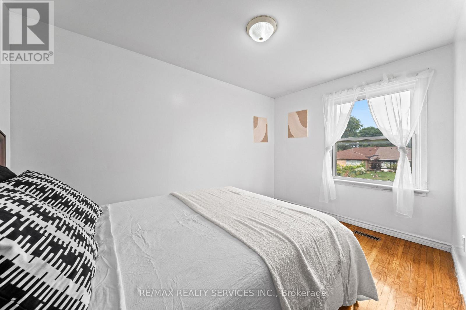 34 CATHCART CRESCENT - 30