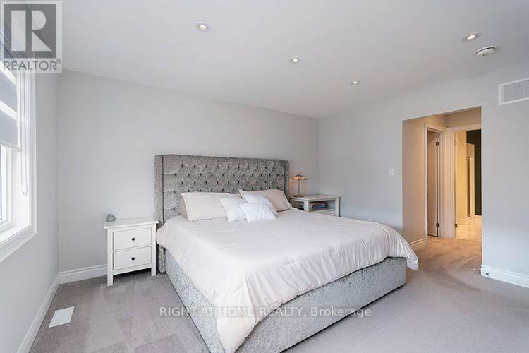 87 CARONDALE SQUARE - Image 12
