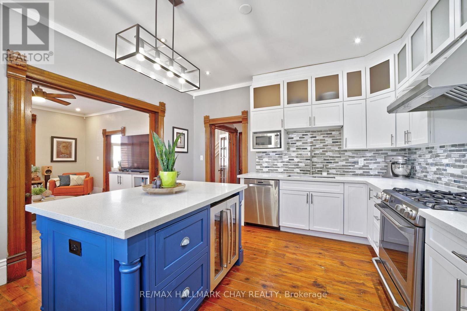 37 MAIN STREET W - 10