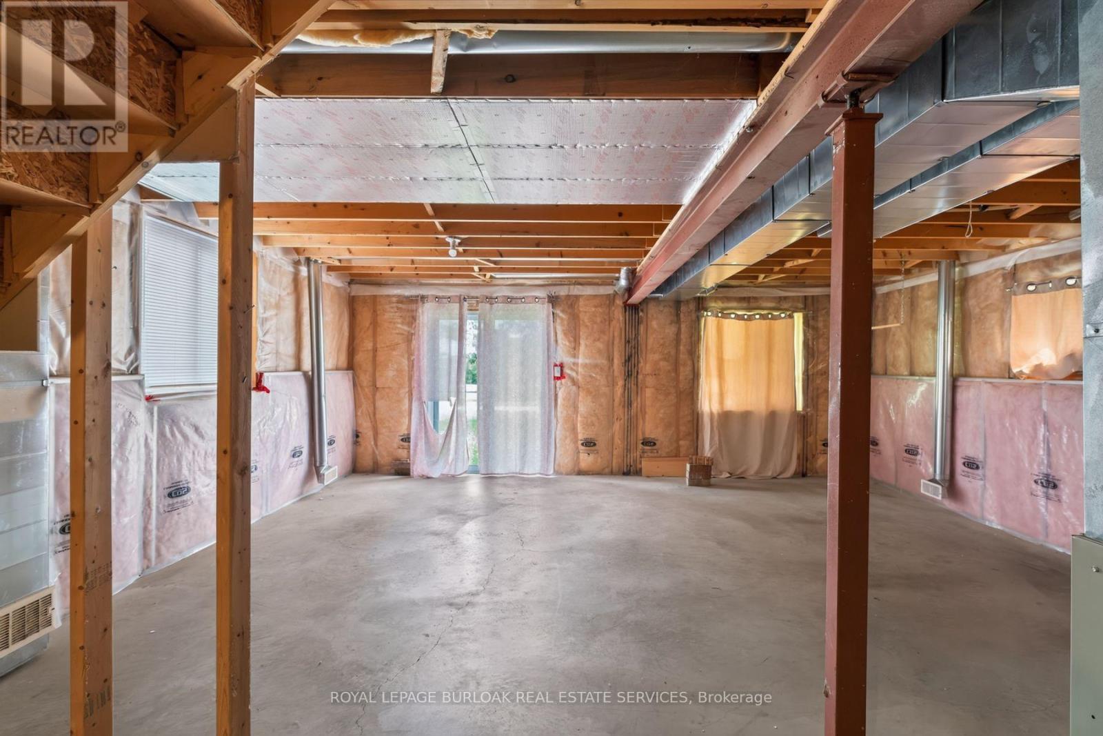 571 CHAMPLAIN AVENUE - Image 27