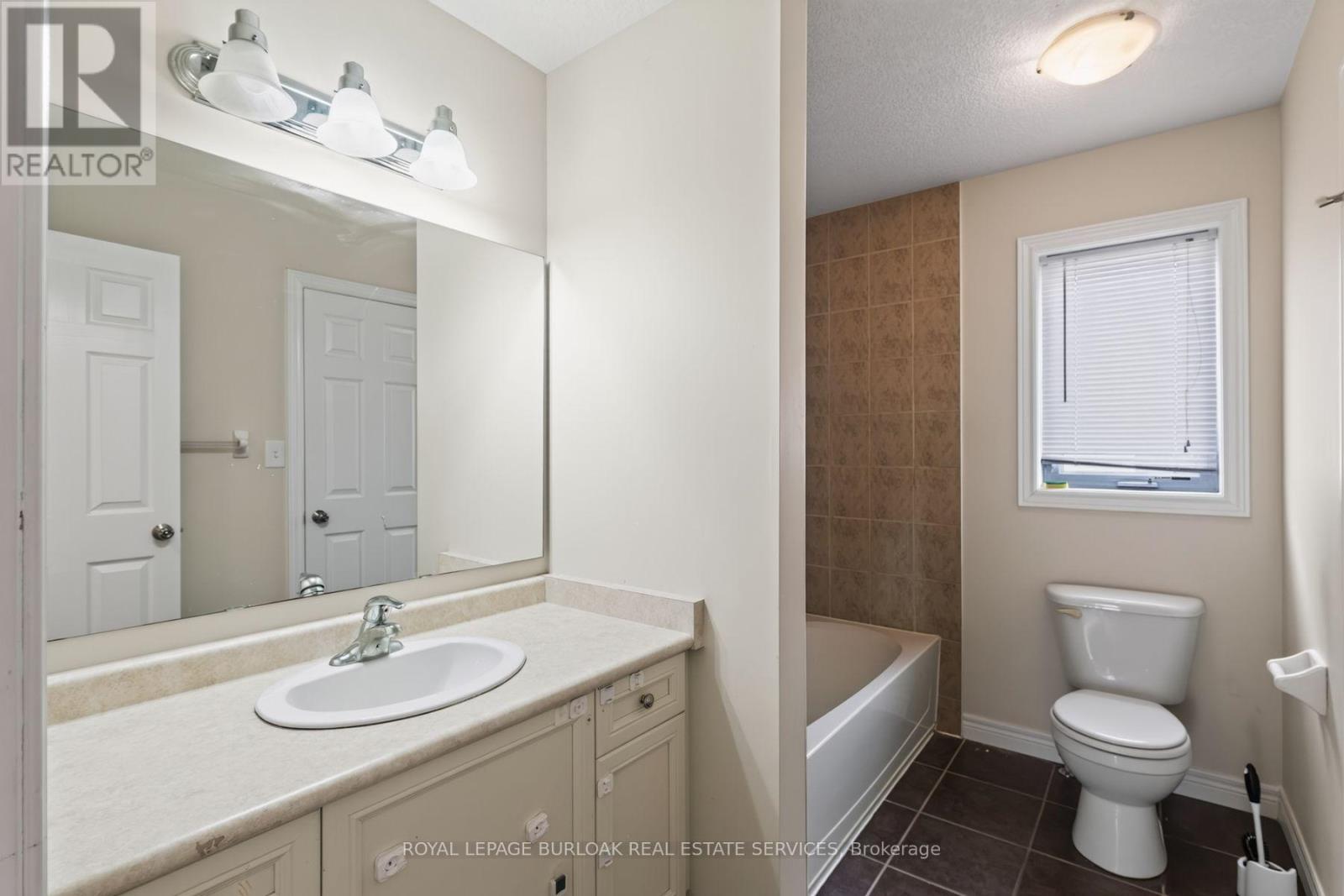 571 CHAMPLAIN AVENUE - 20