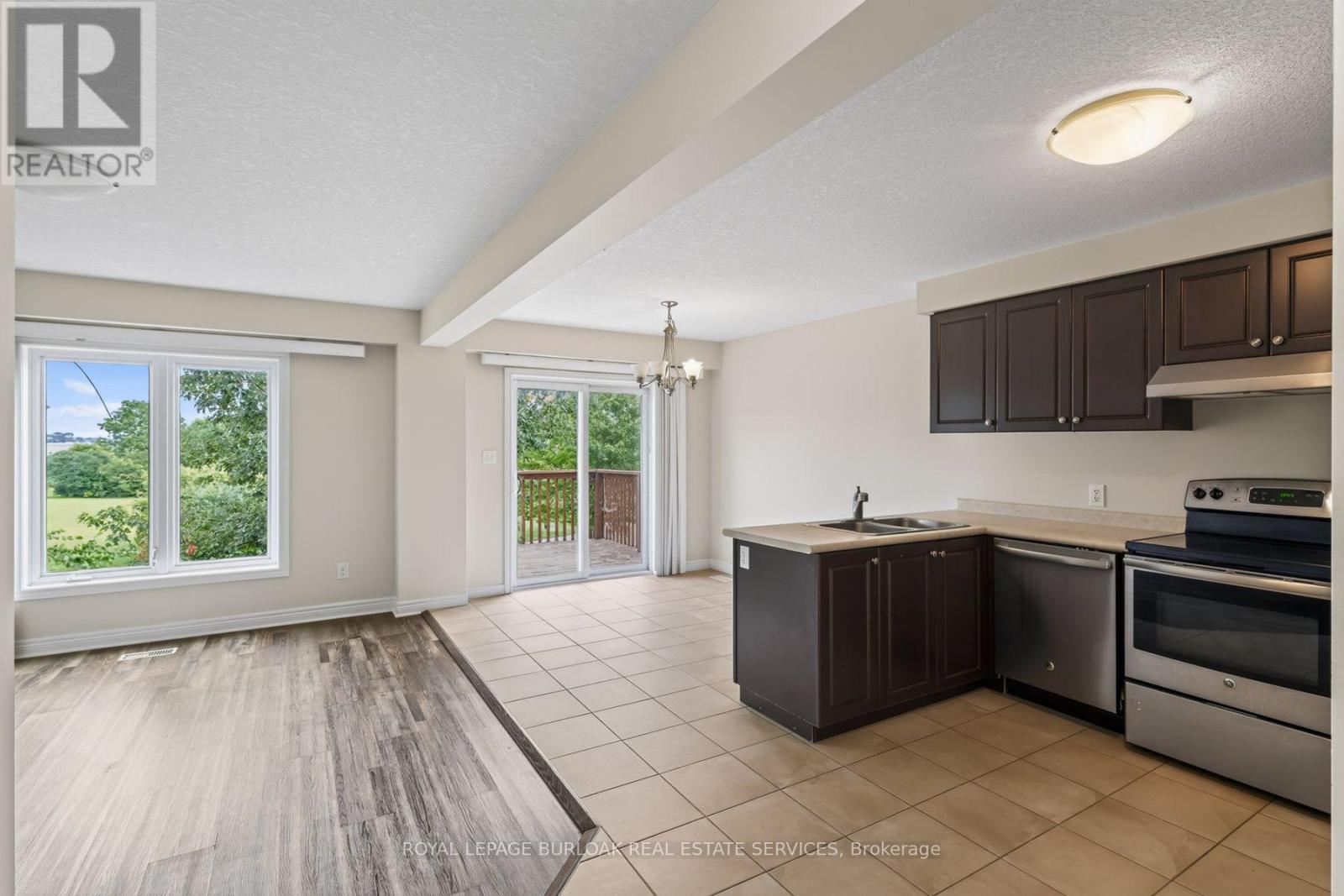 571 CHAMPLAIN AVENUE - Image 8