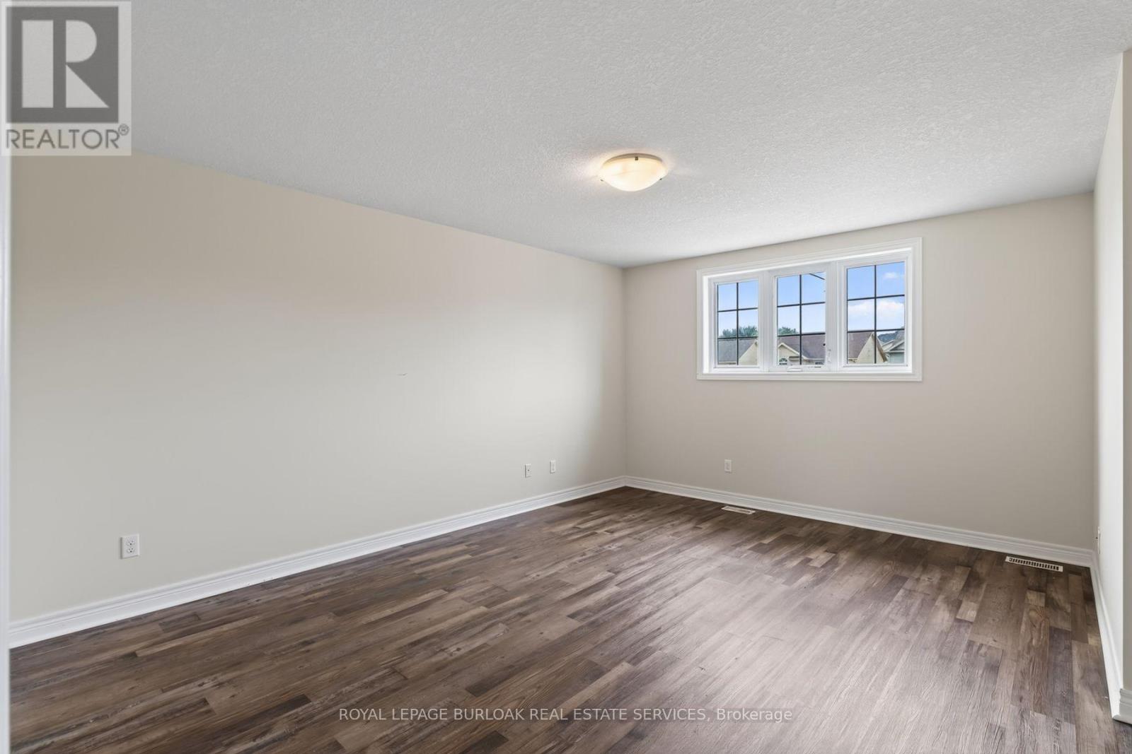 571 CHAMPLAIN AVENUE - Image 16