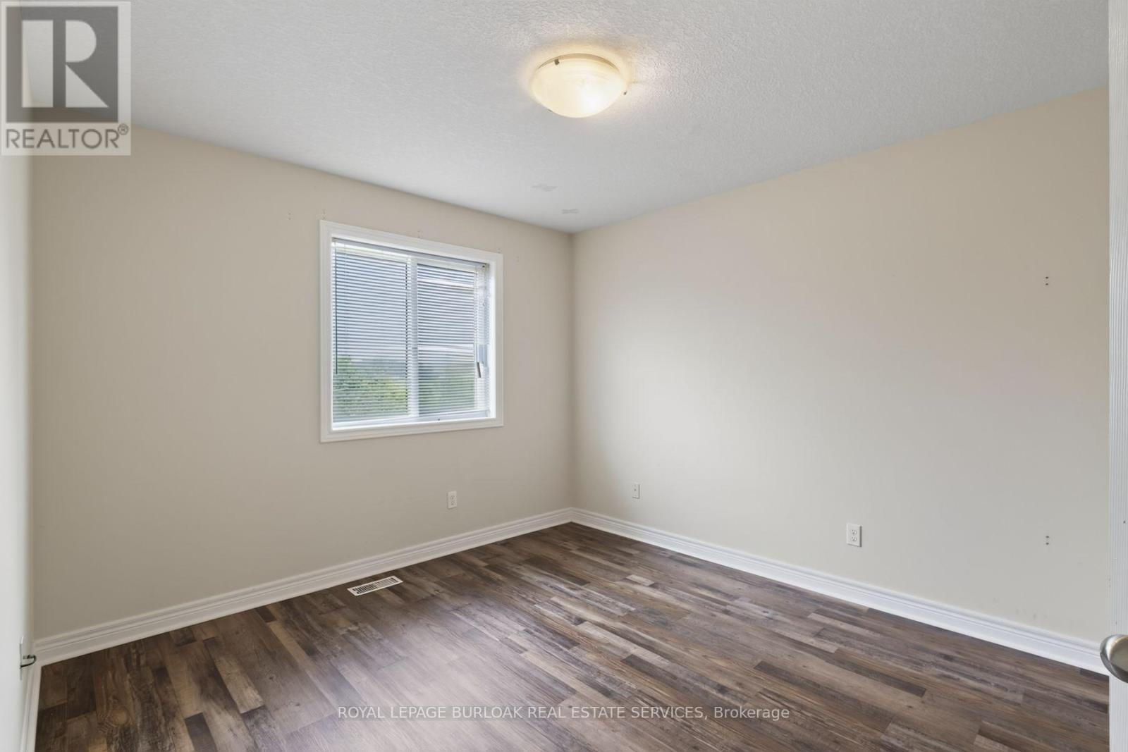 571 CHAMPLAIN AVENUE - Image 24