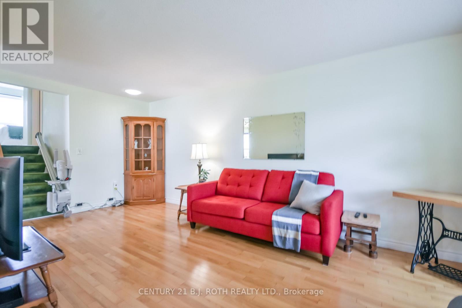 53 MOWAT CRESCENT - Image 4