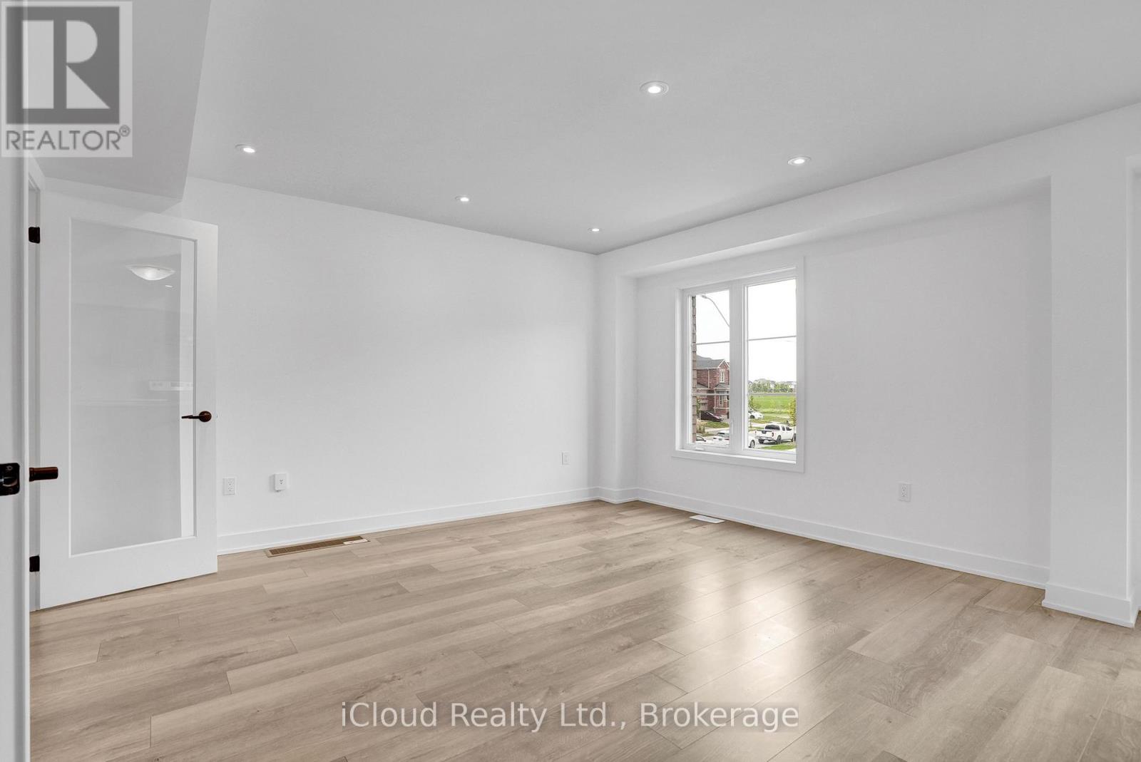35 WAGON LANE - Image 10