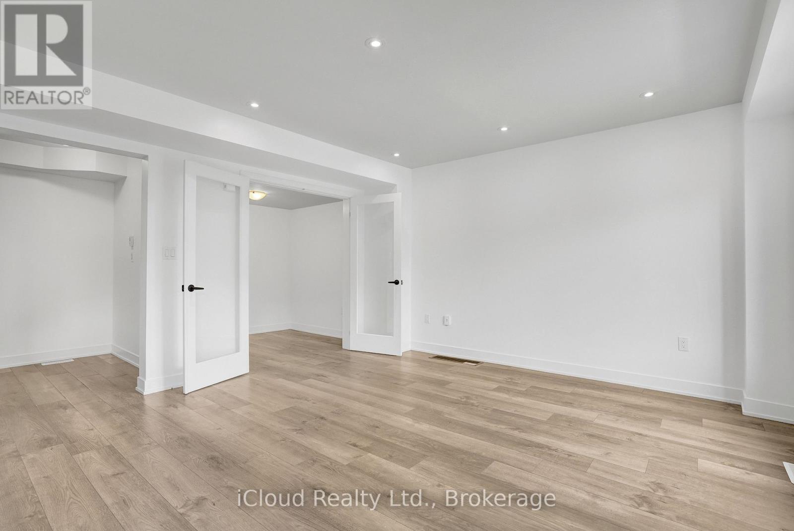 35 WAGON LANE - Image 9