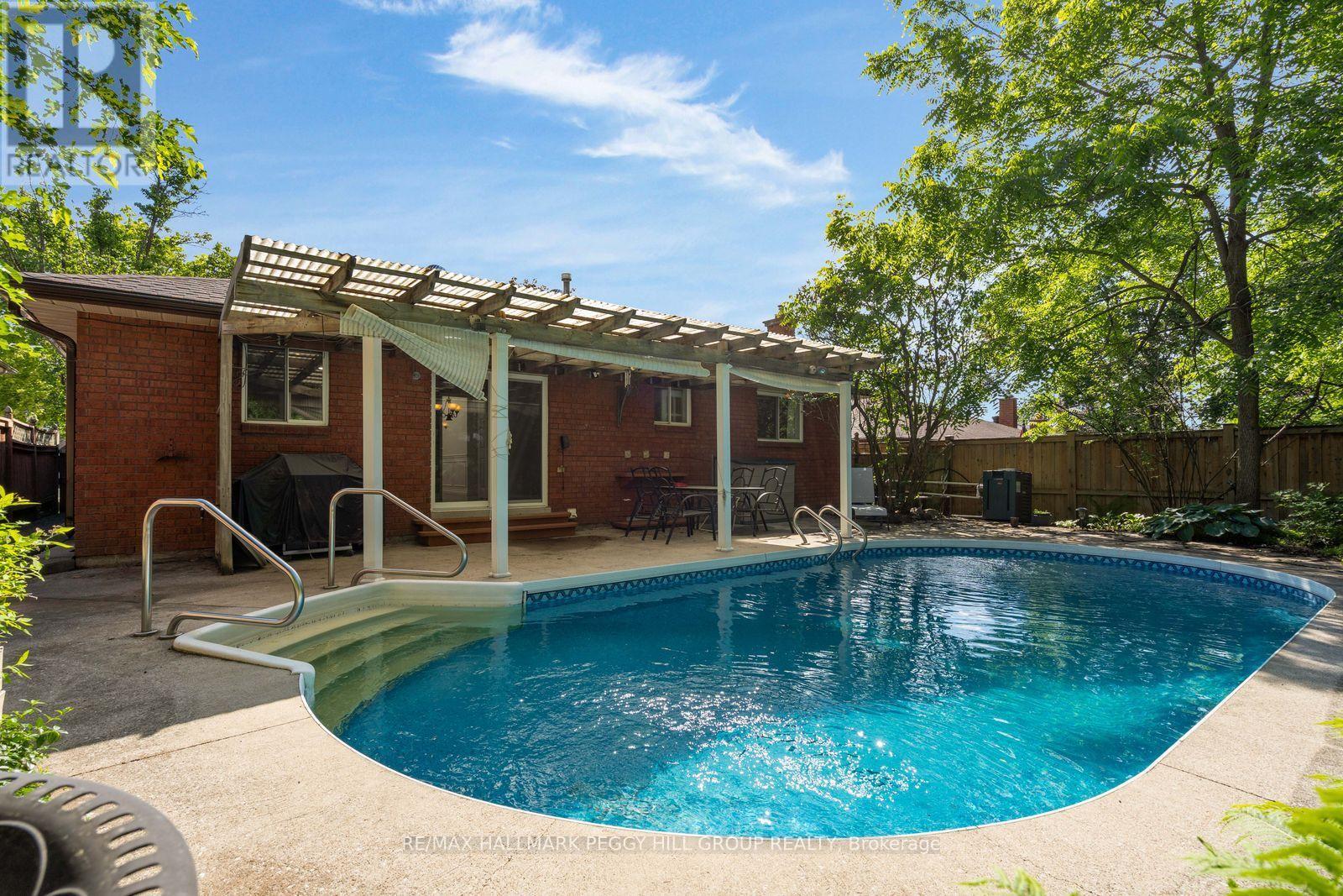 22 RICHLER CRESCENT - 15