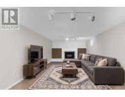22 Richler Crescent, Barrie, ON L4N6E6 Photo 11