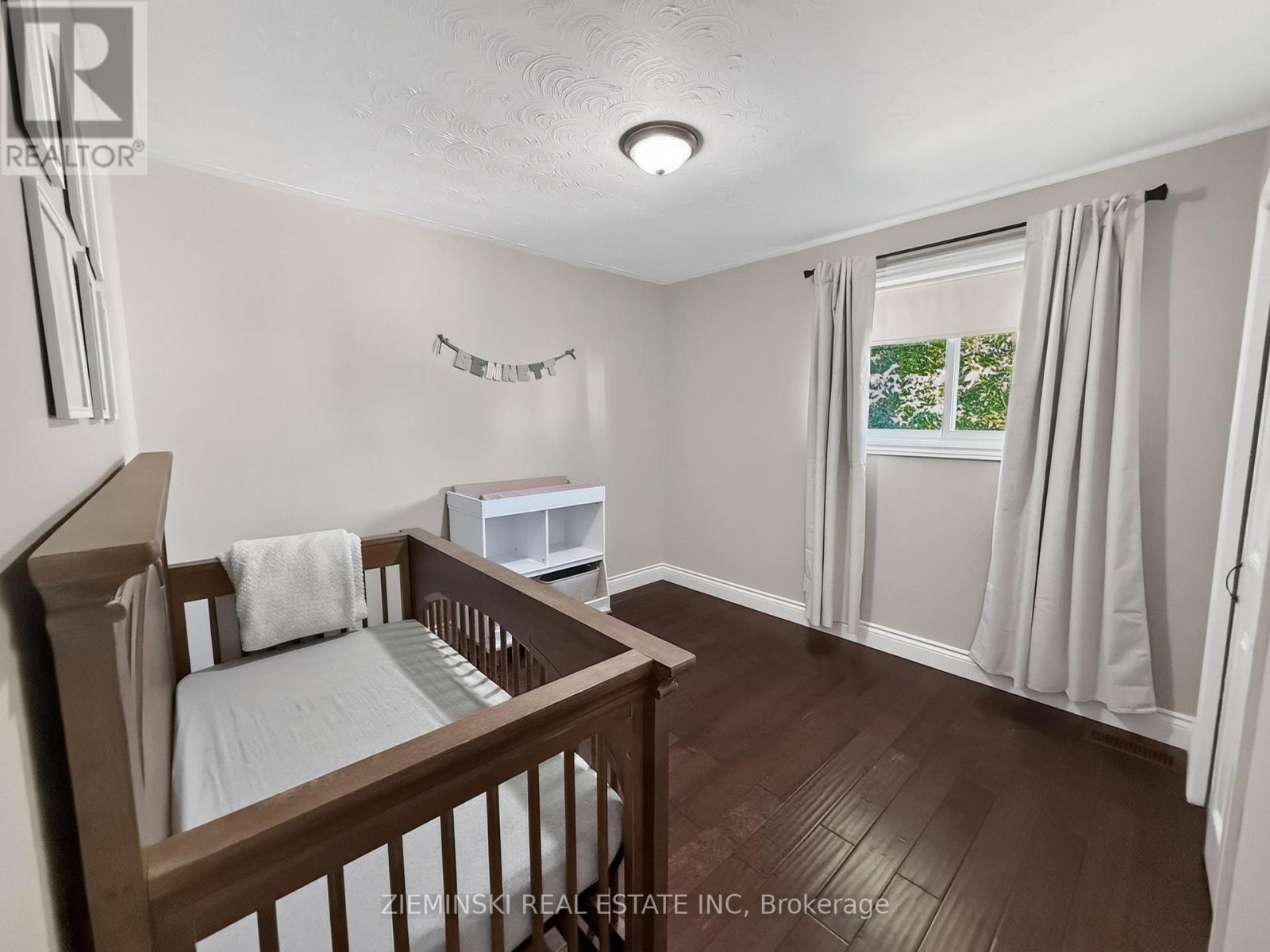 403 YOUNG STREET - Image 15