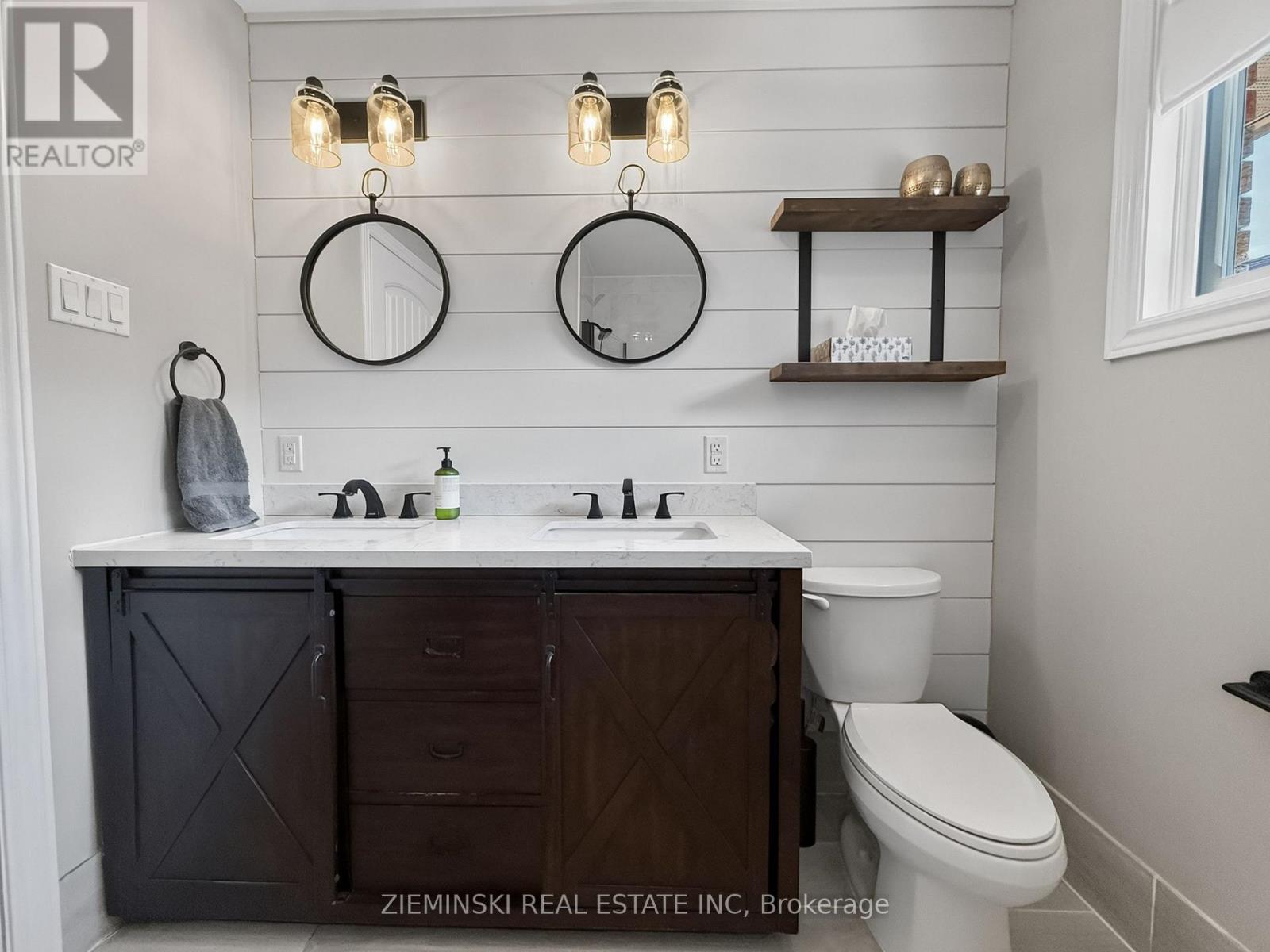 403 YOUNG STREET - Image 12
