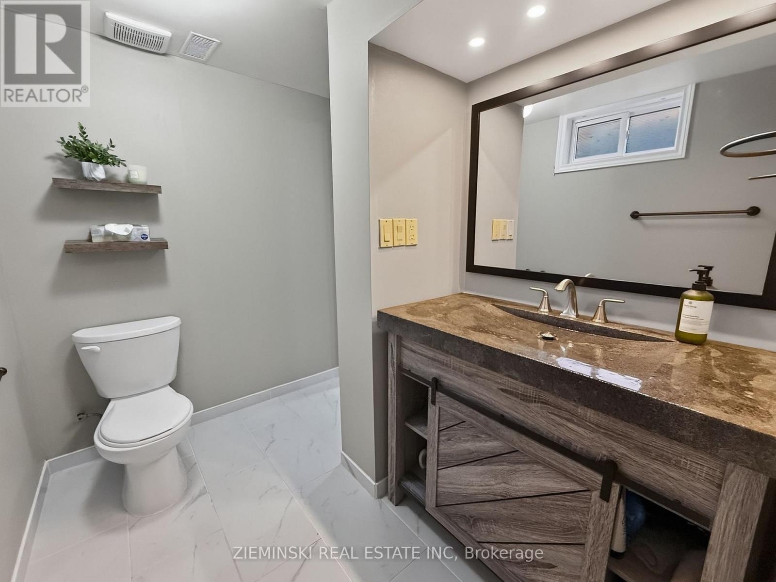 403 YOUNG STREET - Image 23